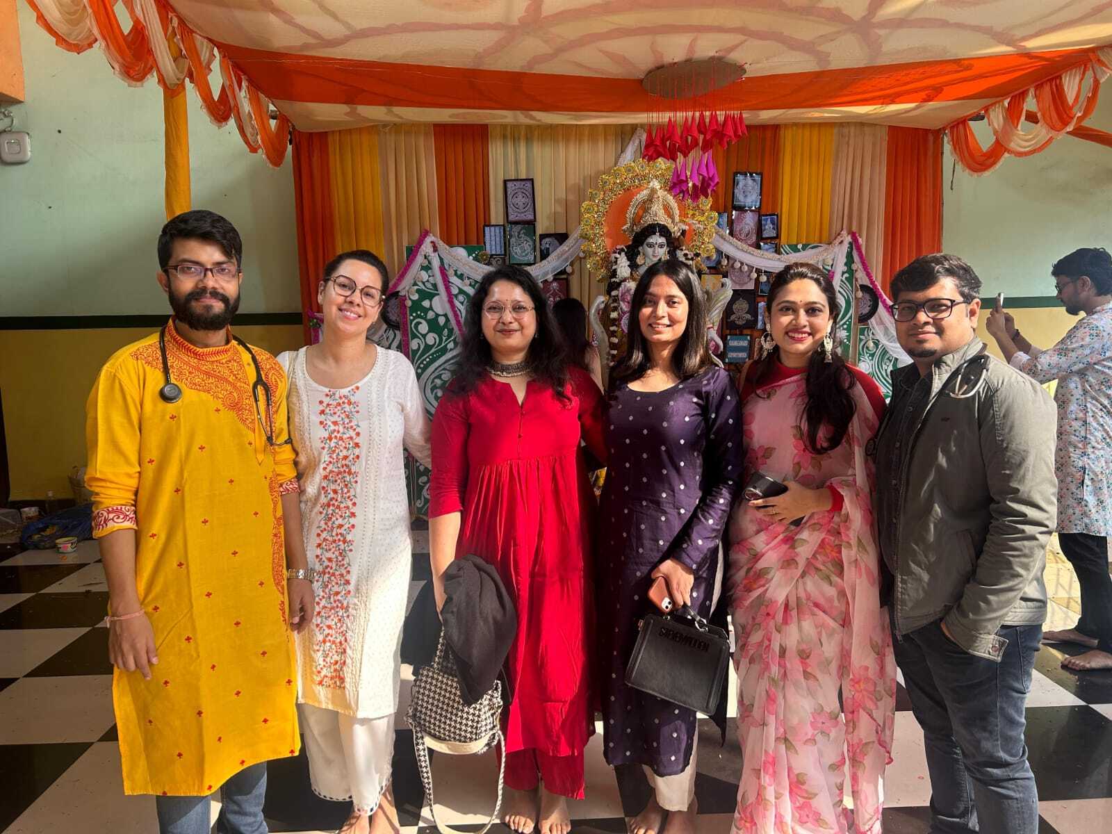 zur Feier der Göttin der Weisheit, Saraswati Puja